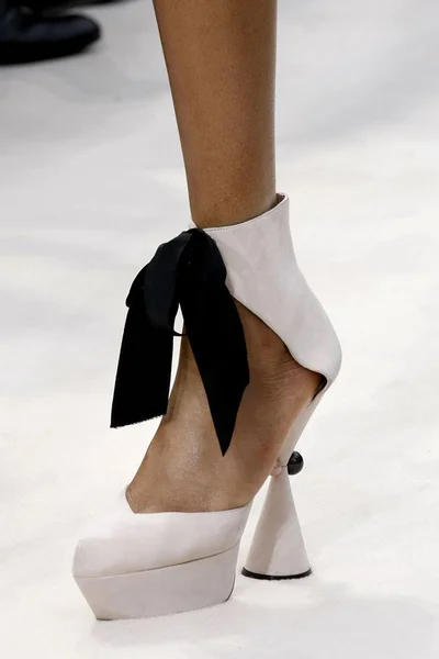 Look 10